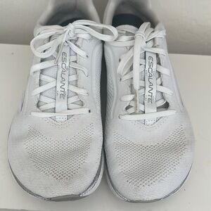 Sz. 8 altra escalante wide toe box shoes.